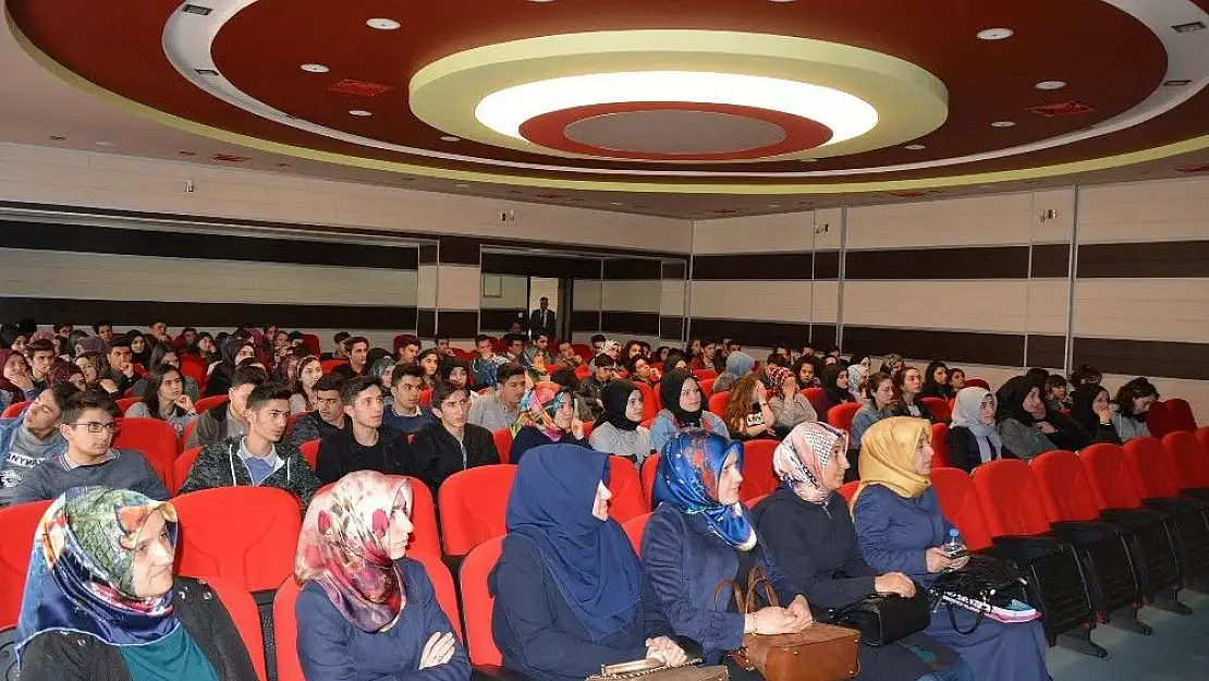 'Suşehri´nde ´Rol Modellerimiz´ adlı konferans'