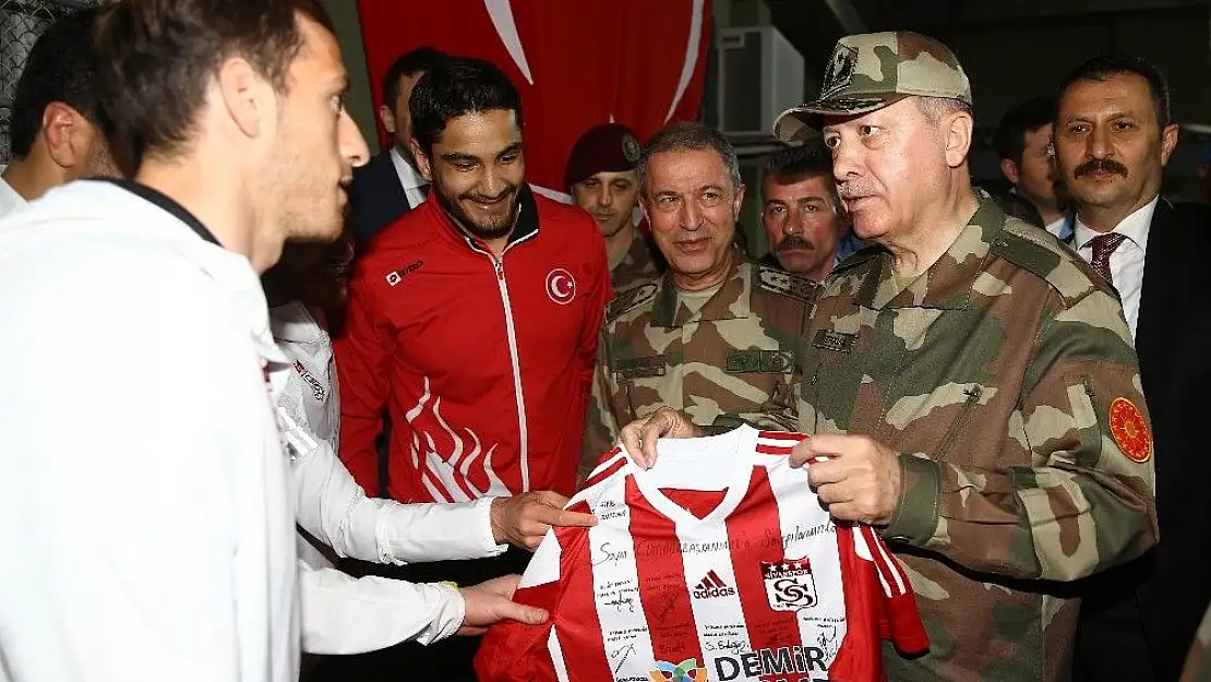 'Cumhurbaşkanı Erdoğan´a Sivasspor forması hediye edildi'