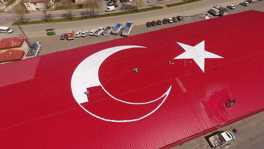 'Afşin Belediyesi´nden dev Türk bayrağı'