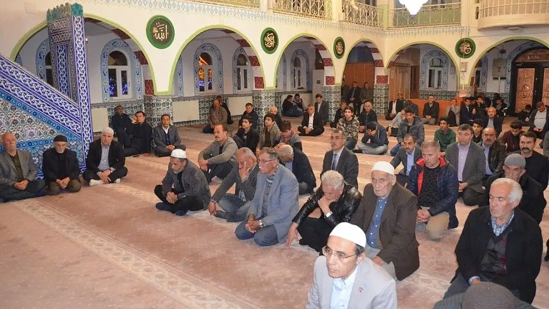 'Alparslan Türkeş için mevlit okutuldu'