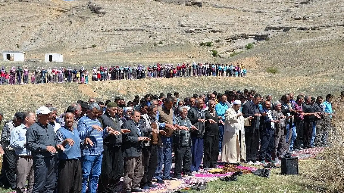 Malatya Darendeliler yağmur duasına çıktı