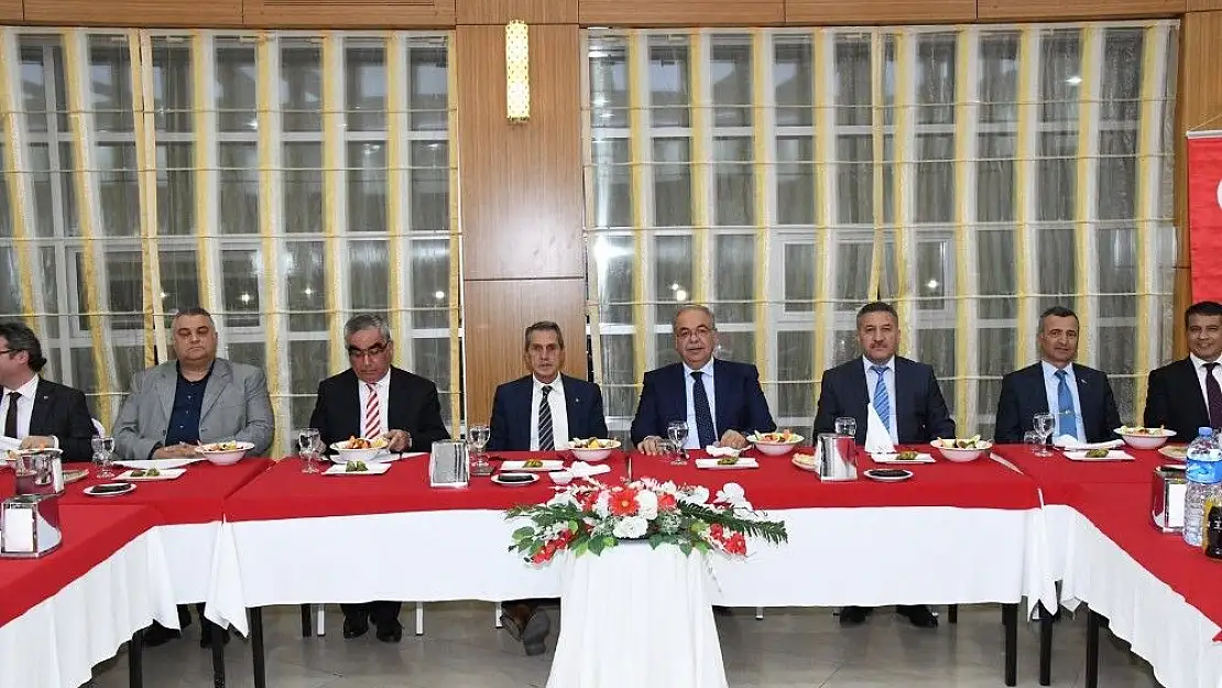 'Emekliye ayrılan Vali Yardımcısı Yusuf Özdemir´e veda yemeği'