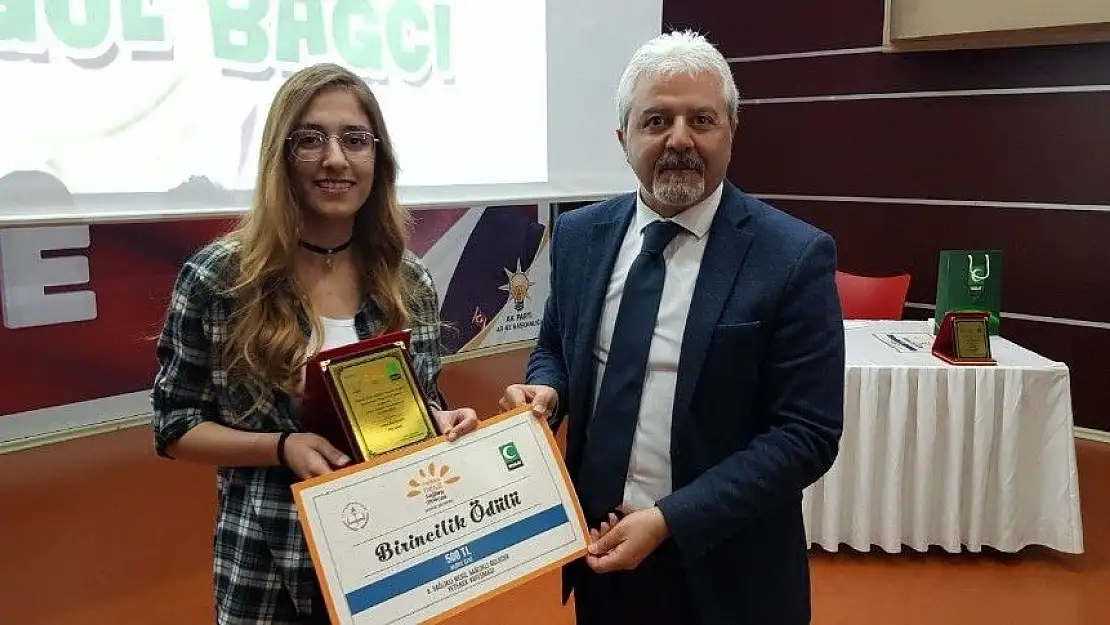 'Yarışmada birinci olan öğrenciler ödüllendirildi'