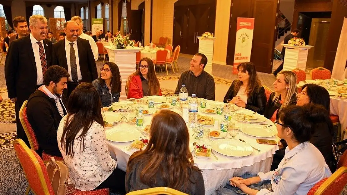 'Başkan Polat geleceğin bilim adamlarını ağırladı'