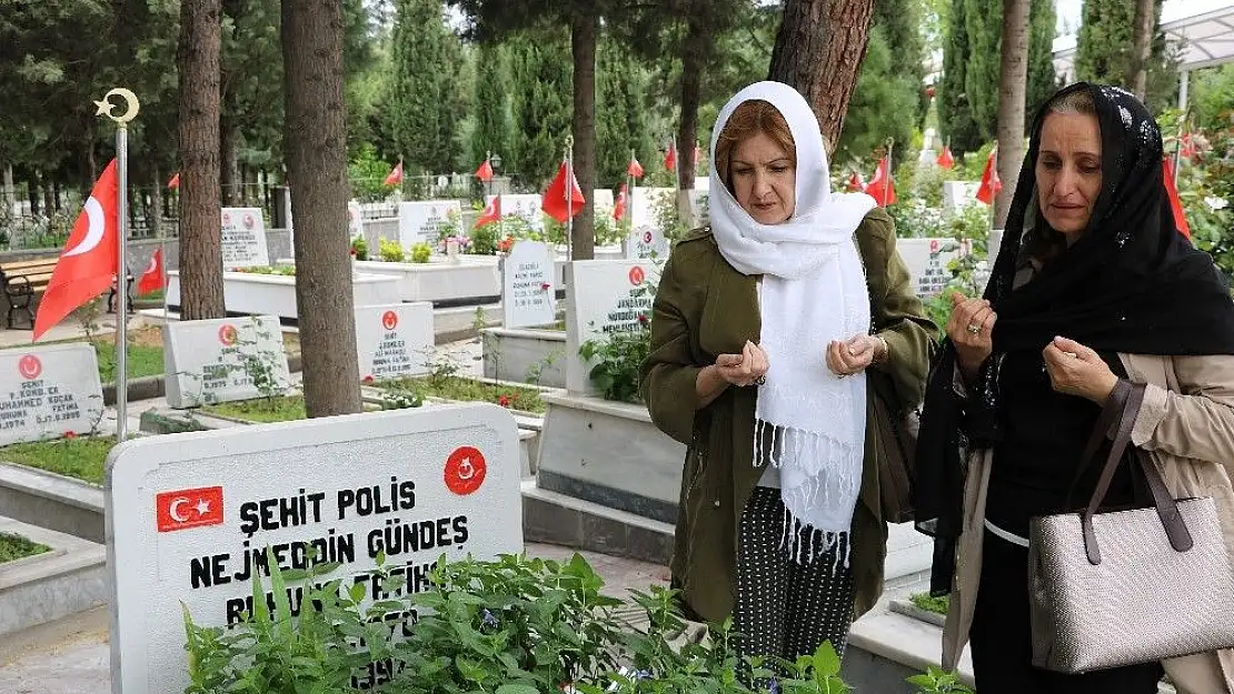 'Şehit ailelerinden şehitlik ziyareti'