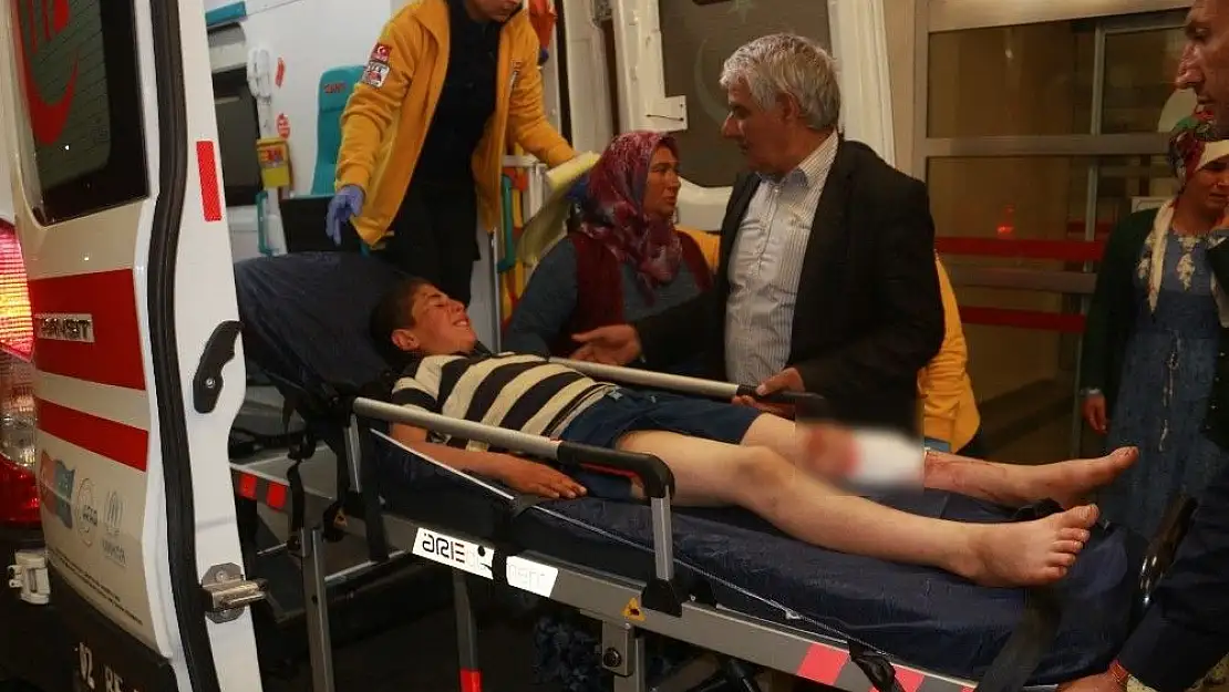 'Üzerinden at arabası geçen çocuk yaralandı'
