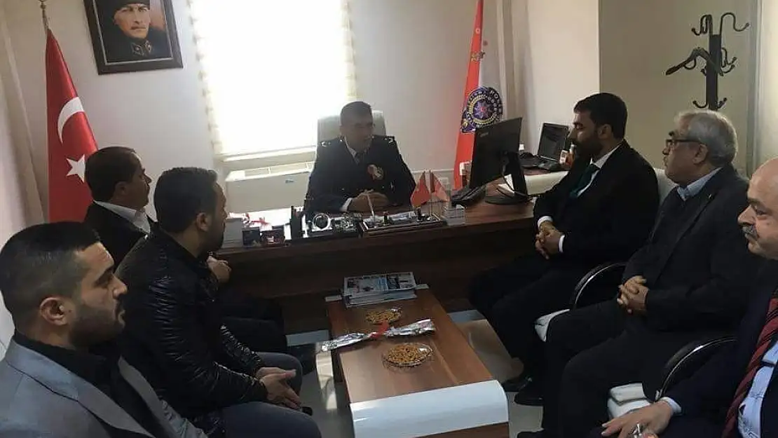 'Samanlı´dan polislere karanfilli kutlama'
