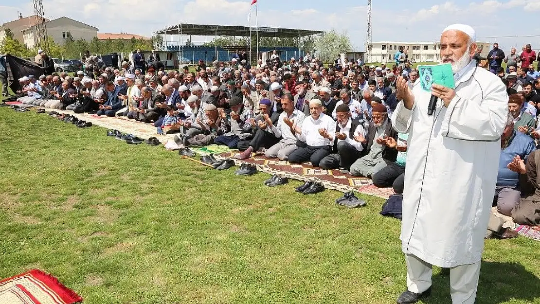 Battalgazi´de yapılan yağmur duasına yoğun katılım