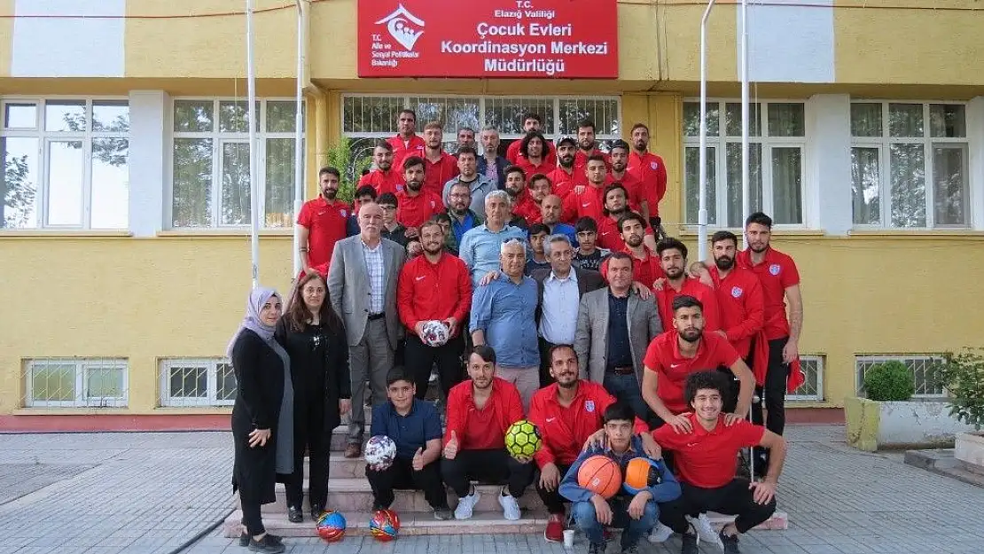 'Futbolcular, kimsesiz çocukları mutlu etti'