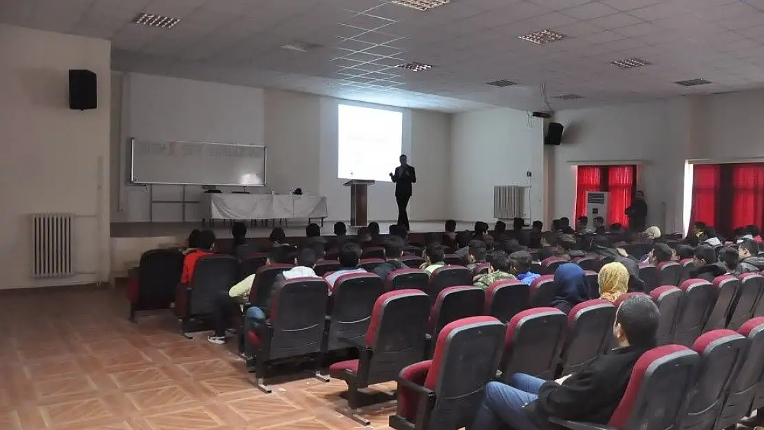 'Kahta´da `Başarıya Giden Yol´ konulu seminer düzenlendi'