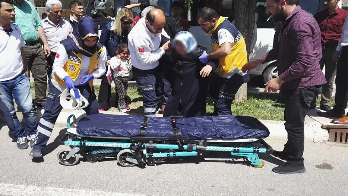 'Otomobil yayaya çarpı'