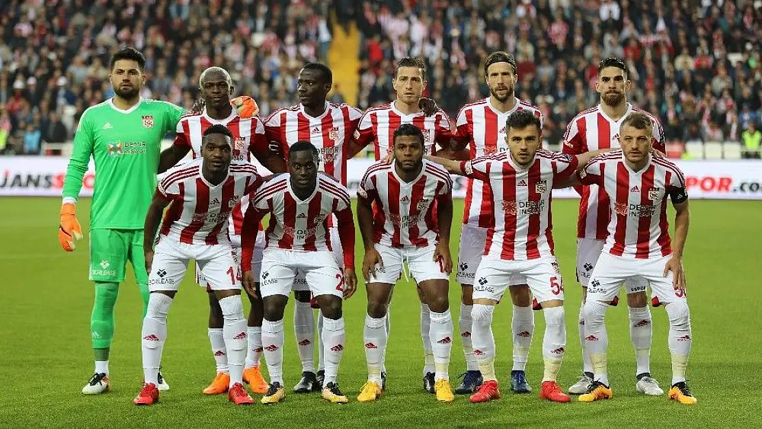 'Spor Toto Süper Lig: Demir Grup Sivasspor: 0 - Fenerbahçe: 2 (İlk yarı)'