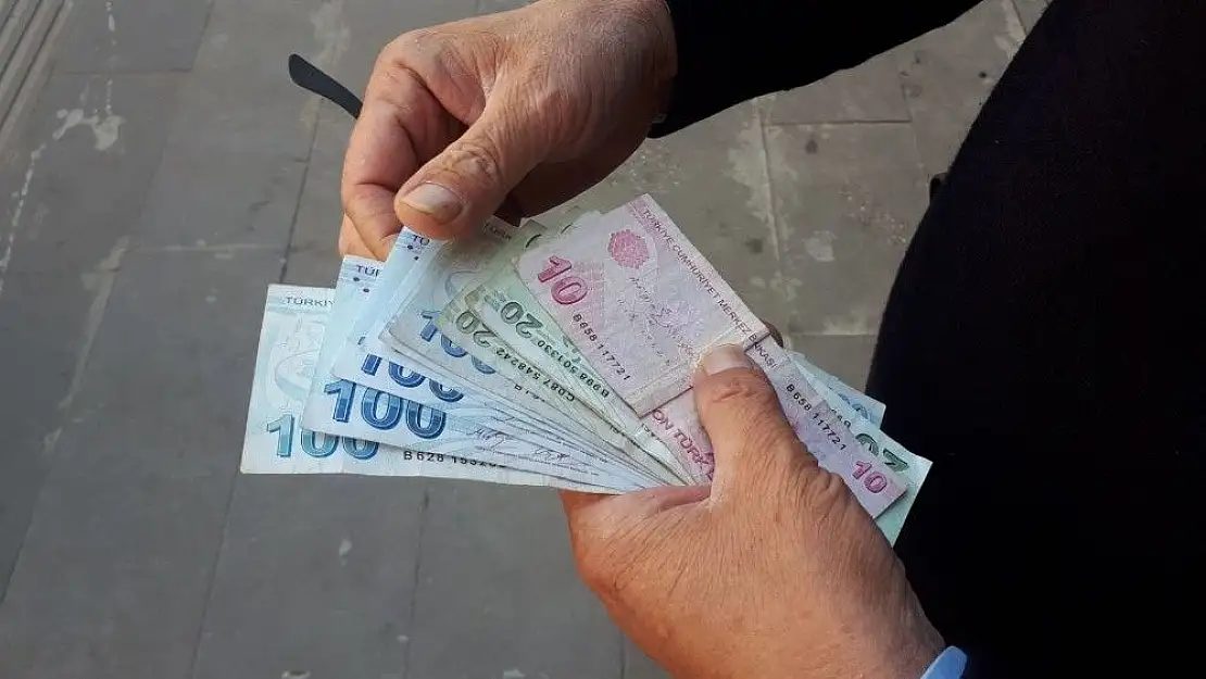 '112 görevlisi ATM´de unutulan parayı polise teslim etti'