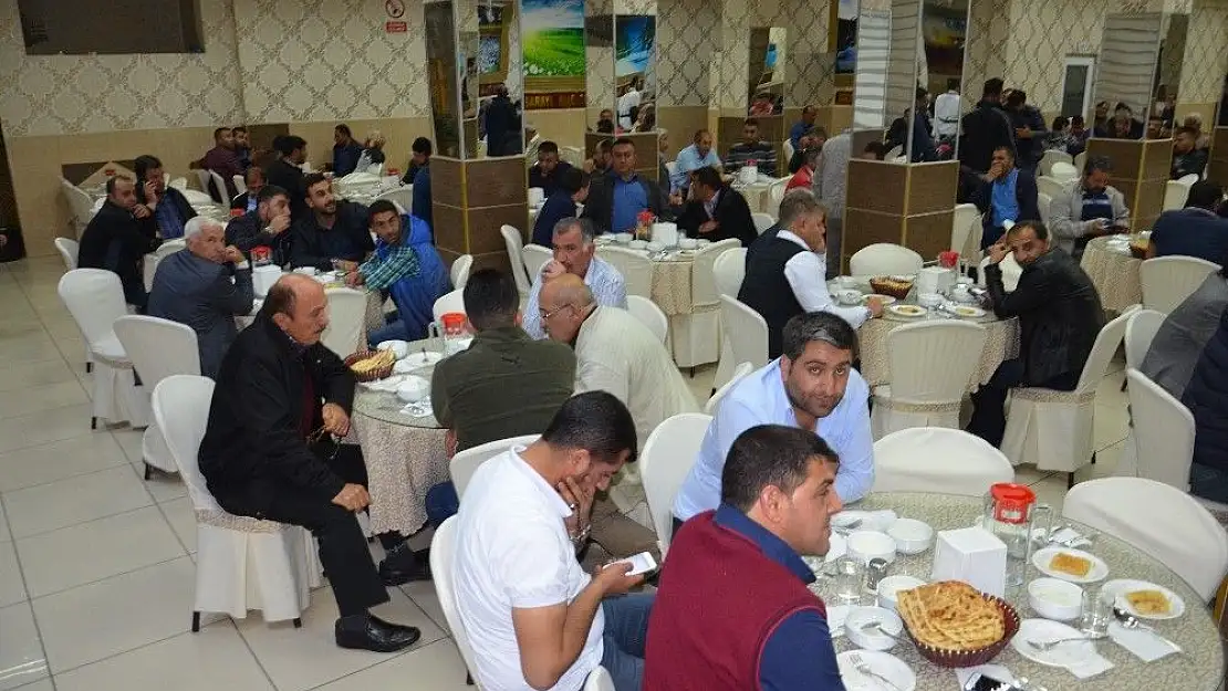 'Başkan İnce esnaflarla bir araya geldi'