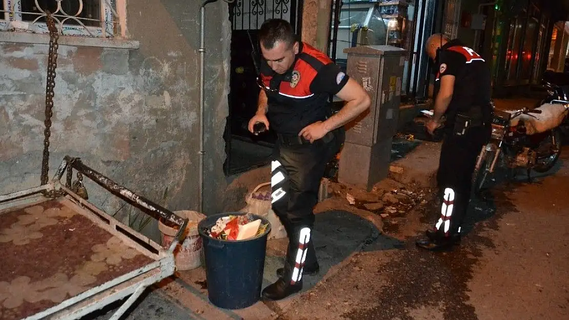 'Polislerden kaçamayacağını anlayan şahıs uyuşturucuyu çöpe attı'