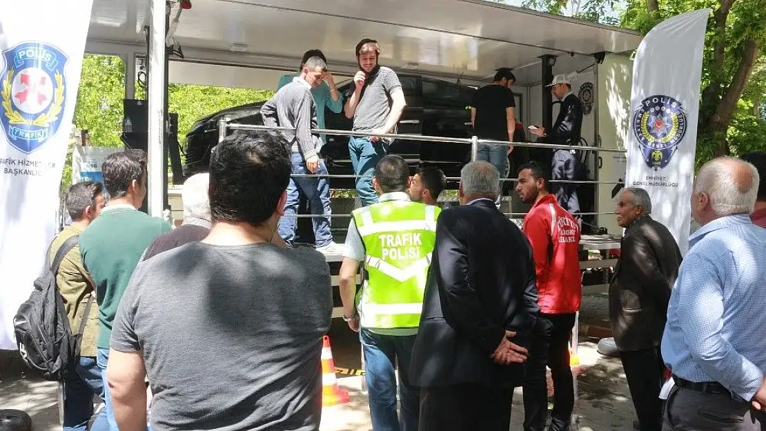 'Simülasyon aracıyla emniyet kemerinin önemine dikkat çekildi'