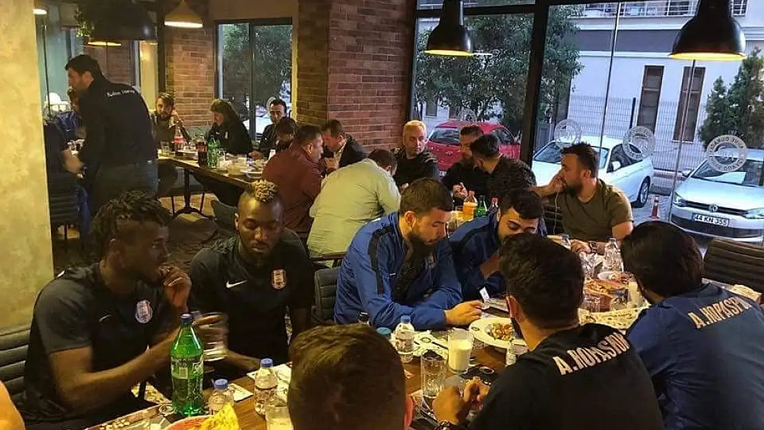 'Adem Büyük´ten Artvin Hopaspor takımına moral yemeği'