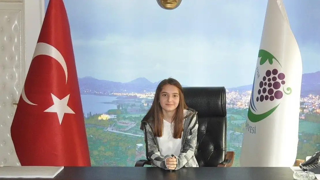 'Belediye başkanlığı koltuğuna Esin Kaya oturdu'