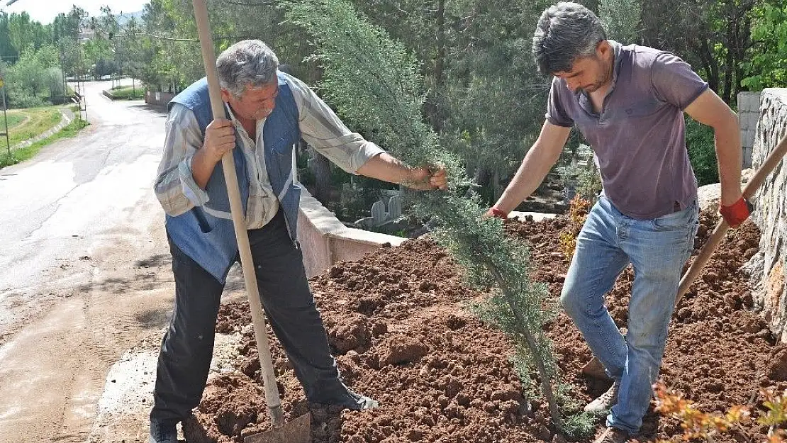 'Gölbaşı ilçesinde ağaç dikim çalışmaları devam ediyor'