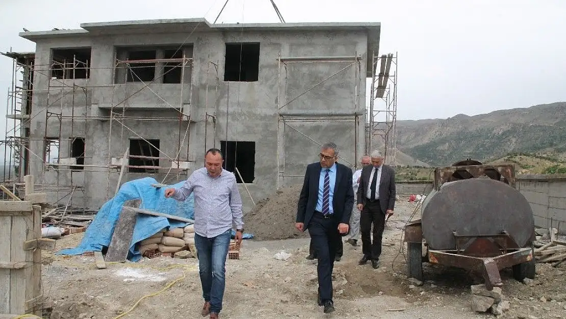'Sağlık Müdürü Öz yapımı devam eden sağlık tesislerini inceledi'