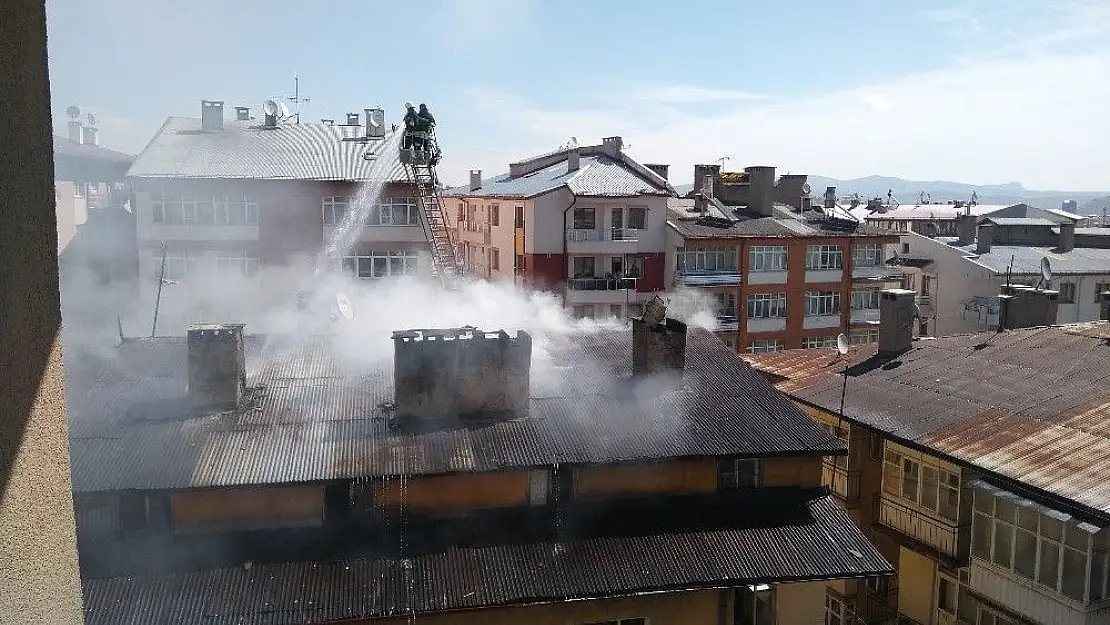 'Sivas´ta çatı yangını korkuttu'