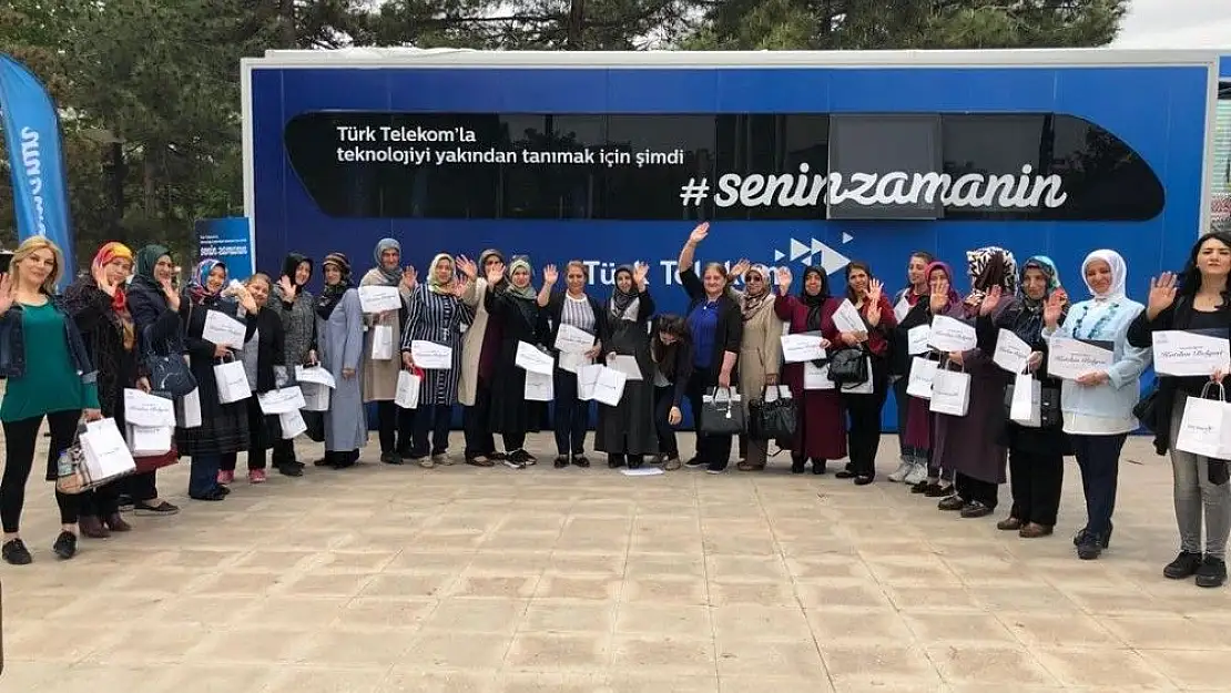 'Türk Telekom Teknoloji Seferberliği, Malatyalı kadınlarla buluştu'
