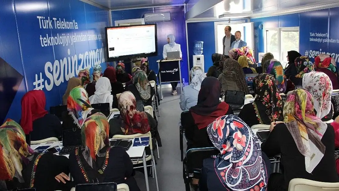 'Türk Telekom Teknoloji Seferberliği Projesi Adıyaman´da kadınlarla buluştu'