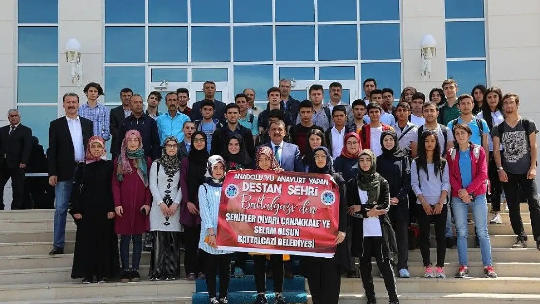 'Battalgazi Belediyesi başarılı öğrencileri Çanakkale´ye gönderdi'