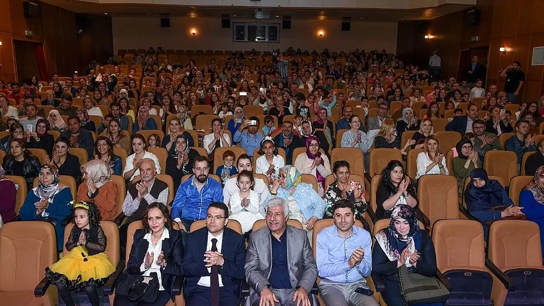 'Miniklerden `Canım Türkiyem´ konseri'