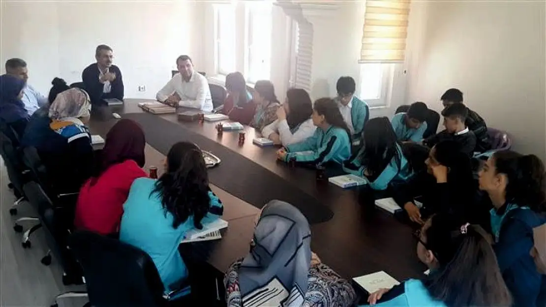 'Öğrenciler ilçe Müftüsü Çevik ile bir araya geldi'