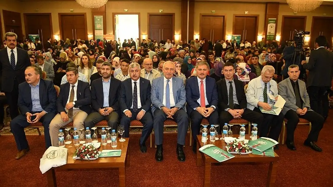 'Uluslararası İmam Hatip Öğrencileri sempozyumu başladı'
