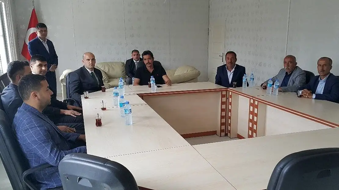 'Ülkü Ocakları depremzedelerle bir araya geldi'