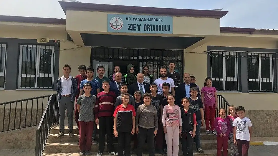 'Rektör Gönüllü köy okulu öğrencileriyle bir araya geldi'