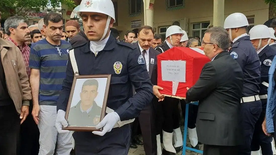 'Trafik kazasında hayatını kaybeden polis, son yolculuğuna uğurlandı'