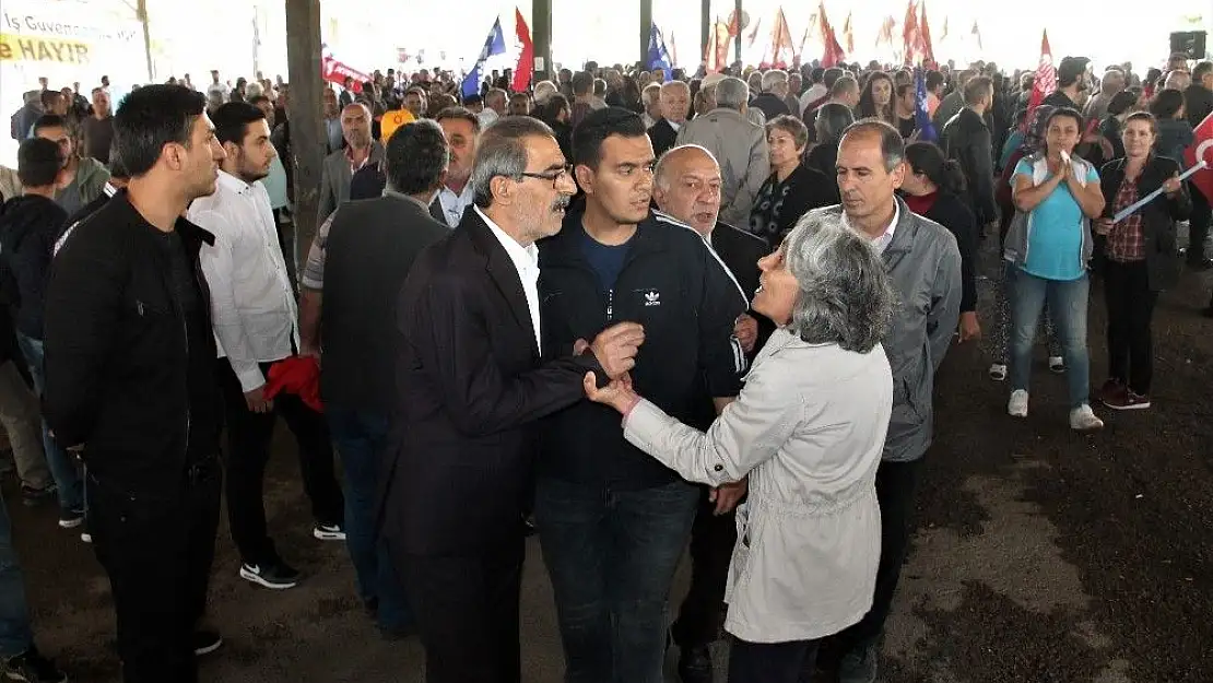 'HDP´li vekil CHP´yi eleştirdi, CHP´liler alanı terk etti'