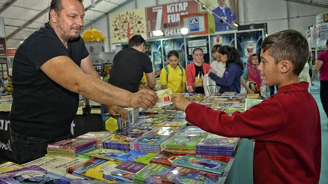 '30 bin öğrenciye kitap fuarı hediye çeki'