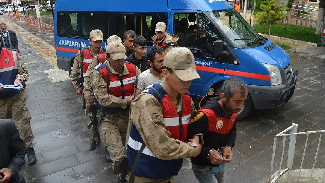 'Jandarma ekipleri kablo hırsızlarını suçüstü yakaladı'