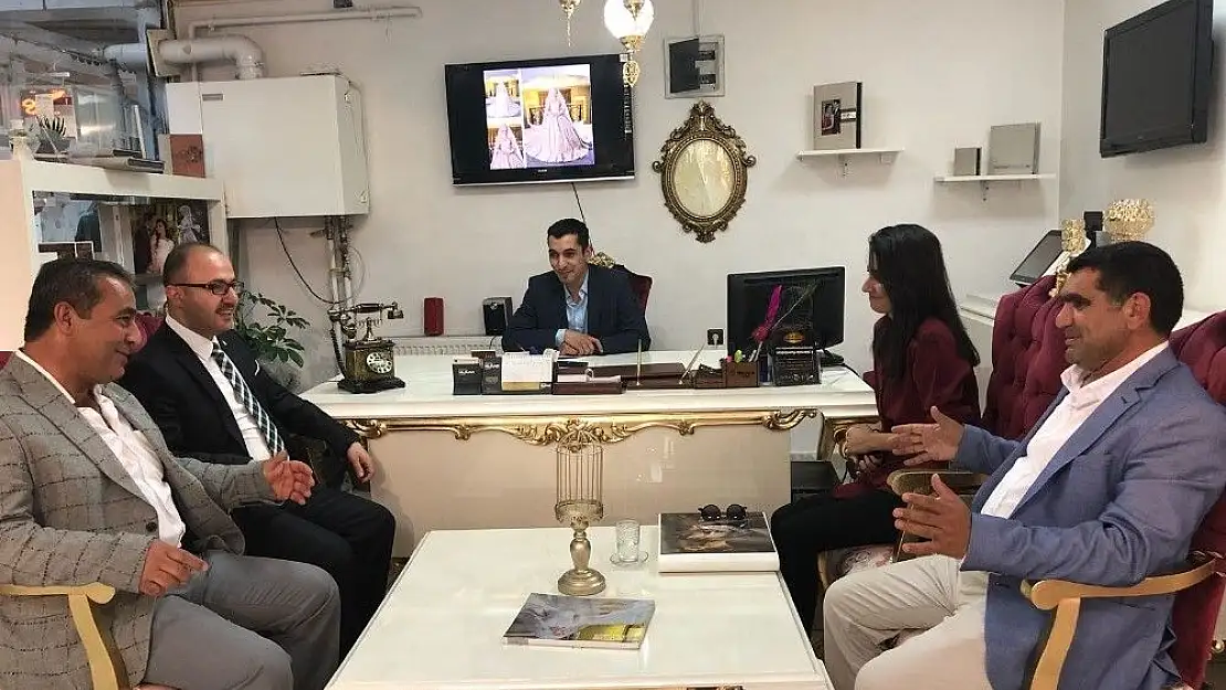 'Unat esnafları ziyaret etti'