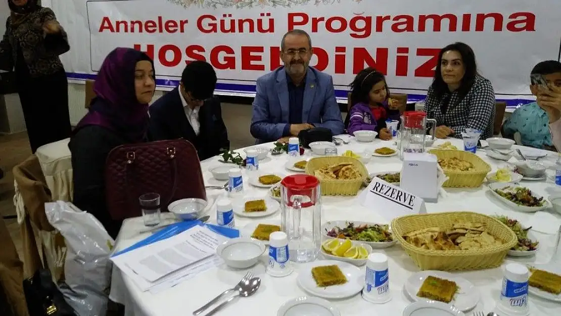 'Eğitim-Bir-Sen´den Anneler Günü etkinliği'