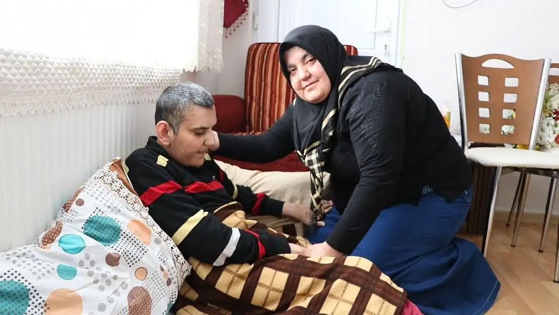 'Kardeşine annelik yapıyor'