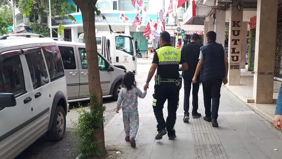 'Kaybolan çocuğu trafik polisi buldu'