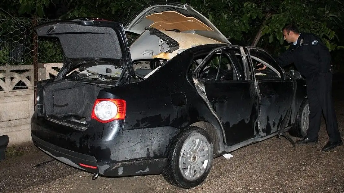 'Otomobilde çakmak gazı patladı: 2 yaralı'