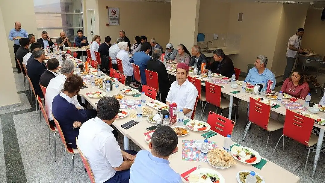 'Başhekim Doğan engelli çalışanlarla kahvaltıda bir araya geldi'