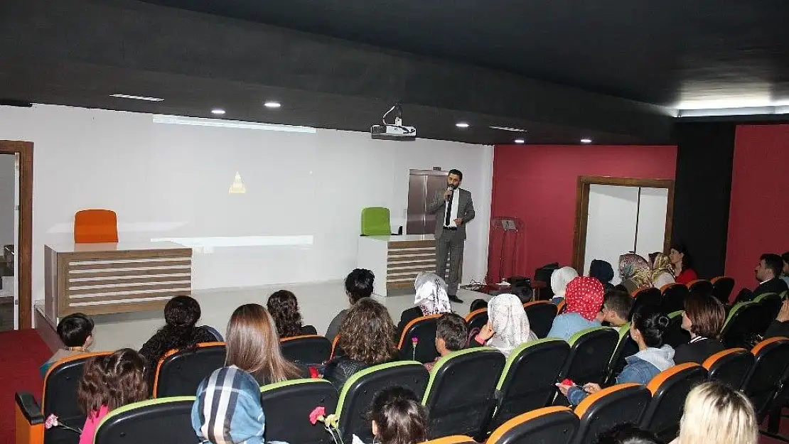 'Pekfen´de Anneler Günü coşkusu'