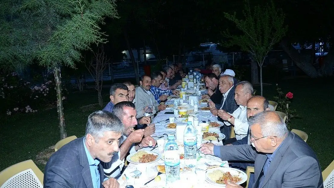 'Başkan Eser iftar verdi'