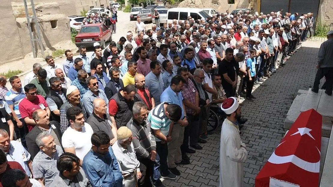 'Kalp krizinden hayatını kaybeden polis memuru toprağa verildi'