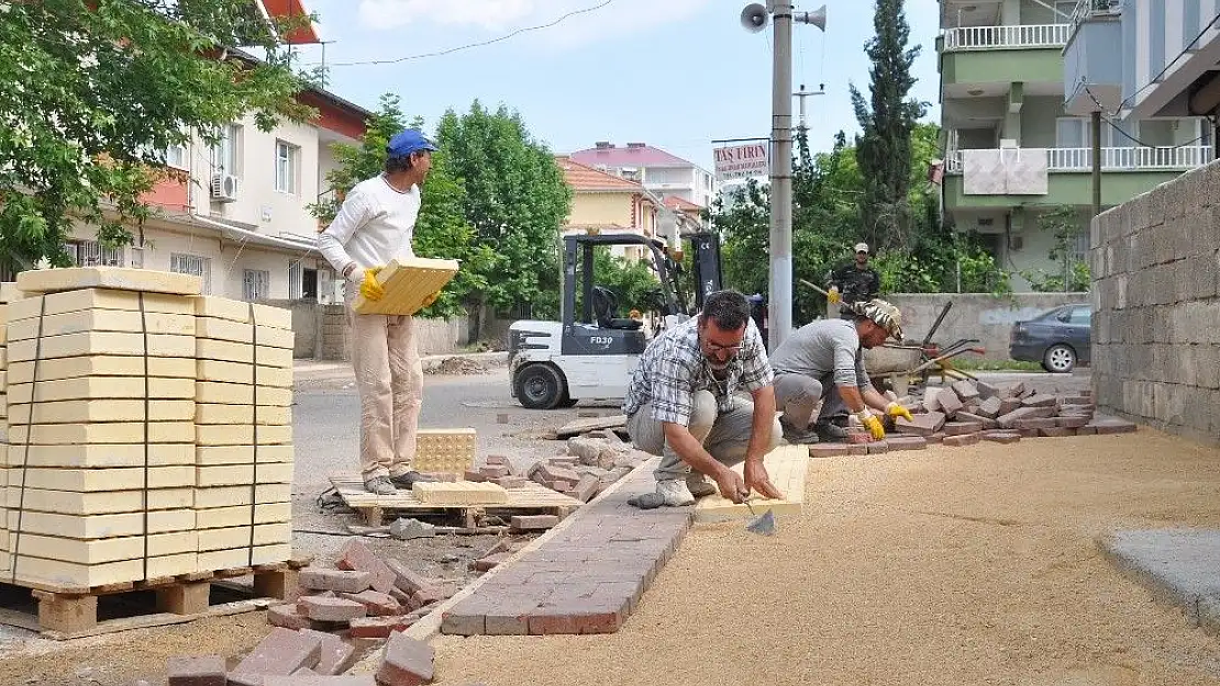 'Gölbaşı ilçesinde kaldırım çalışmaları devam ediyor'