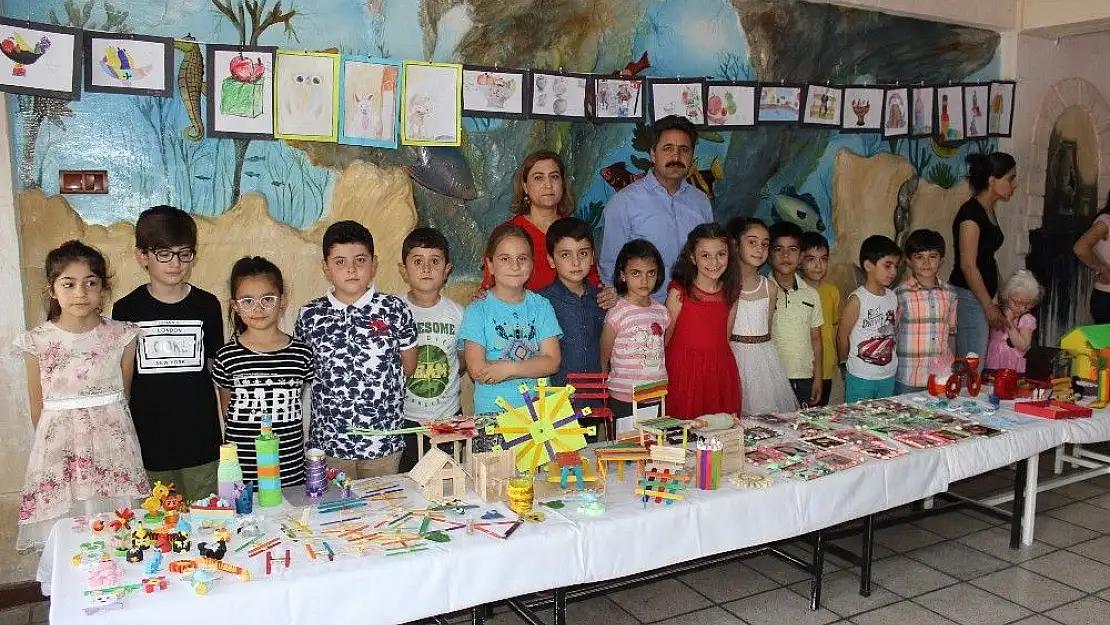 'Öğrenci ve velilerin yaptığı geri dönüşüm ürünleri sergilendi'