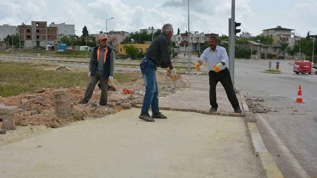 'Yeni Mahallede kaldırım çalışması'