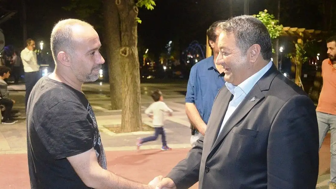 'MHP´li Fendoğlu´na vatandaşlardan yoğun ilgi'